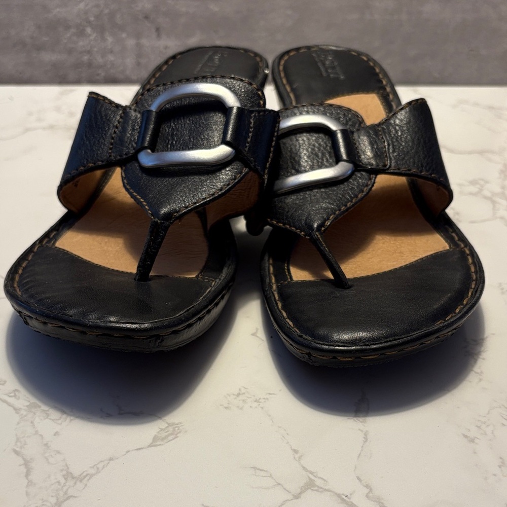 Born size 10 Black Leather Buckle Thong Sandals women’s - Picture 6 of 11